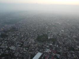 Haut voir. un vrai vue de ville lahore sur 2023-07-17 photo