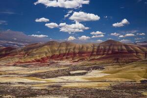 strié rouge et marron paléosols dans le peint collines photo