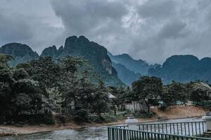 un aérien vue de le rivière et le montagnes de vang vieng, Laos. Asie-Pacifique. photo