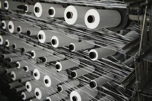 fermer de fil pour le textile industrie, tissage et gauchissement photo