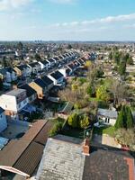 aérien vue de Britanique ville et Résidentiel district de luton. photo