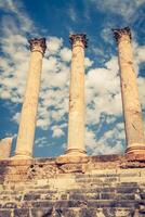 thuburbo majus, Tunisie une peu de le restant piliers lequel une fois construit le Capitole photo