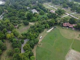 aérien vue de vert ville sur 2023-09-17 dans lahore Pakistan photo