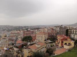 panorama de Naples de castel Saint-Elme des offres une Stupéfiant vue de le de la ville vibrant des rues, historique Repères, et le fascinant beauté de le baie de Naples photo
