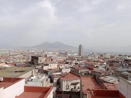 panorama de Naples de castel Saint-Elme des offres une Stupéfiant vue de le de la ville vibrant des rues, historique Repères, et le fascinant beauté de le baie de Naples photo