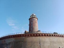 prise une promenade le long de le Port et jetée dans Kołobrzeg, Pologne, des offres une délicieux expérience avec pittoresque vues de le baltique mer et le animé maritime activité. photo