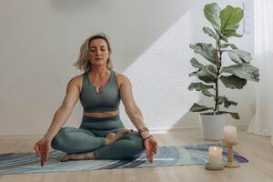 une 50 ans femme Est-ce que yoga à Accueil photo