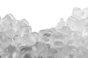 la glace cubes sur blanc photo