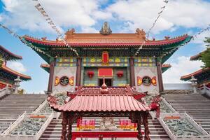 chinois architecture temple de wat longueur noei yi 2 ou wat mangkon kamalawat une géant chinois bouddhiste temple dans centre ville photo