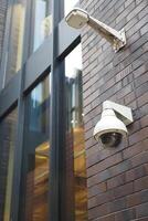 caméra de sécurité cctv fonctionnant à l'extérieur photo