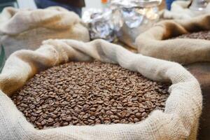 une sac de café des haricots vente à Istanbul marché photo