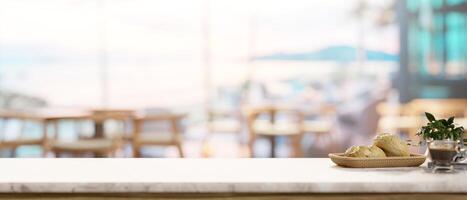 une espace sur une blanc marbre dessus de la table, avec une flou Contexte avec une contemporain café magasin. photo