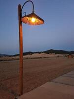 une lampe Publier sur le plage rue photo