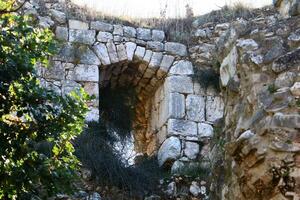 02 12 2024 haifa Israël. Yehiam est le ruines de une croisé et époque ottomane forteresse dans occidental Galilée, Israël. photo