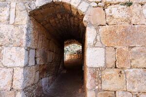 02 12 2024 haifa Israël. Yehiam est le ruines de une croisé et époque ottomane forteresse dans occidental Galilée, Israël. photo
