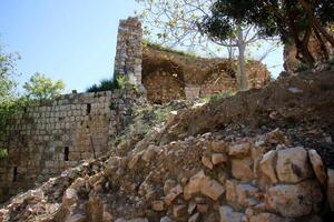 02 12 2024 haifa Israël. Yehiam est le ruines de une croisé et époque ottomane forteresse dans occidental Galilée, Israël. photo