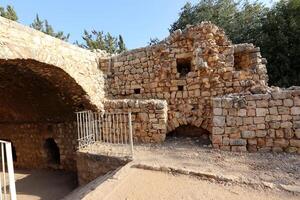 02 12 2024 haifa Israël. Yehiam est le ruines de une croisé et époque ottomane forteresse dans occidental Galilée, Israël. photo