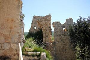 02 12 2024 haifa Israël. Yehiam est le ruines de une croisé et époque ottomane forteresse dans occidental Galilée, Israël. photo