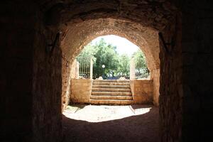 02 12 2024 haifa Israël. Yehiam est le ruines de une croisé et époque ottomane forteresse dans occidental Galilée, Israël. photo