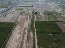 haute angle vue avec drone de Ouest Marina logement société dans lahore Pakistan sur novembre 07, 2023 photo