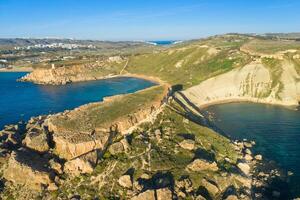 aérien vue de la nature paysage de ghajn tuffieha baie.malte île photo