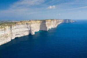 aérien vue de sanap falaises. gozo île, Malte photo