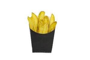 français frites dans une noir papier emballage isolé sur blanc Contexte photo