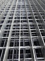 durable métal grille. escrime ou terrasse matériel. gris industriel retour photo