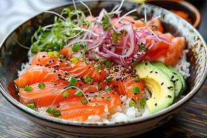 bol avec saumon, Avocat et autre ingrédients. en bonne santé aliments. photo