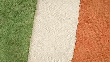 papier abstrait dans couleurs de nationale drapeau de Irlande photo