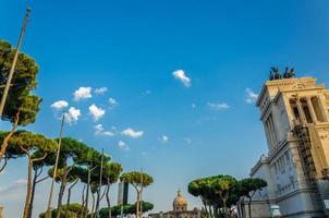 ciel et arbres de rome photo