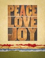 paix, l'amour et joie typographie abstrait dans typographie bois type sur art papier - joyeux Noël concept photo