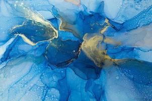 abstrait bleu et argent, papier peint. mélange de peintures acryliques. art moderne. couleurs d'encre à alcool translucides. alcool abstrait art contemporain fluide. photo