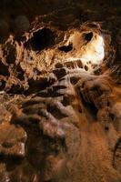 Détail de grottes touristiques calcaires dans la vallée de Brembana Bergame Italie