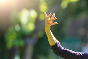 pratique du tai chi chuan en extérieur photo