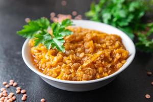 lentilles rouges aux légumes compote de légumineuses et épices au curry soupe dal indienne