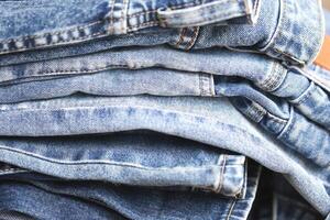 magnifique mode jeans empilés dans couches à le jeans boutique photo