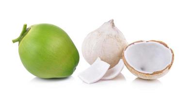 noix de coco sur fond blanc