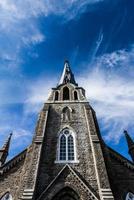 xxxl clocher de l'église panorama et ciel photo