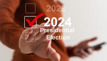homme d'affaire pressage un élection 2024 concept bouton. photo