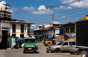 rue de le patrimoine ville de salamine situé à le caldas département dans Colombie. traditionnel Yipaos. photo