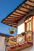 magnifique façade de le Maisons à le historique centre ville de le patrimoine ville de salamine situé à le caldas département dans Colombie. photo