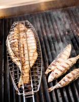 poisson sur le grill photo