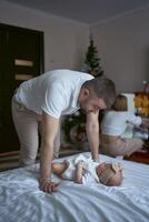 père pièces avec le sien fille photo