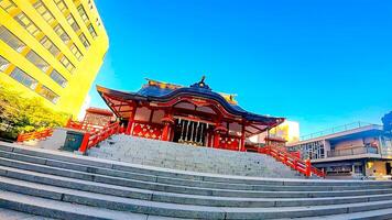 Shinjuku, Tokyo, Japon. hanazono tombeau, une tombeau permanent dans le milieu de le ville. il existait dans 1590, le année tokugawa Ieyasu entré tokyo photo