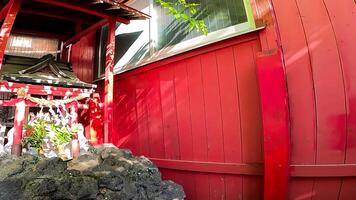 Hatsudaï chousse inari daimyojin, une tombeau situé dans Hatsudaï, Shibuya-ku, Tokyo, Japon il est situé en haut une colline, dans une Résidentiel zone, suivant à le Hatsudaï enfants amusement parc. photo