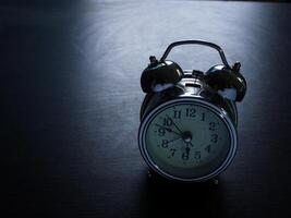 horloge sur le bureau photo