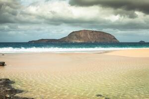 magnifique plage Las conques, sur la gracieuse, une petit île près lanzarote, canari îles photo