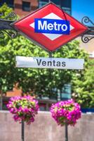 La station de métro ventas signe à madrid espagne photo