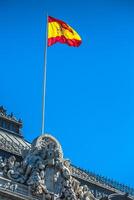 Espagnol nationale drapeau. dans Madrid, Espagne photo